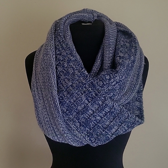 Athleta Accessories - 🩷HOST PICK🩷Athleta ombre infinity scarf